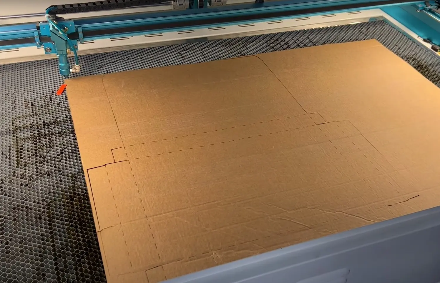 Lasergravur auf Kartonmate